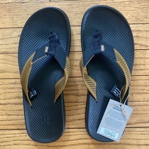 Men’s Chaco flip flops size 11